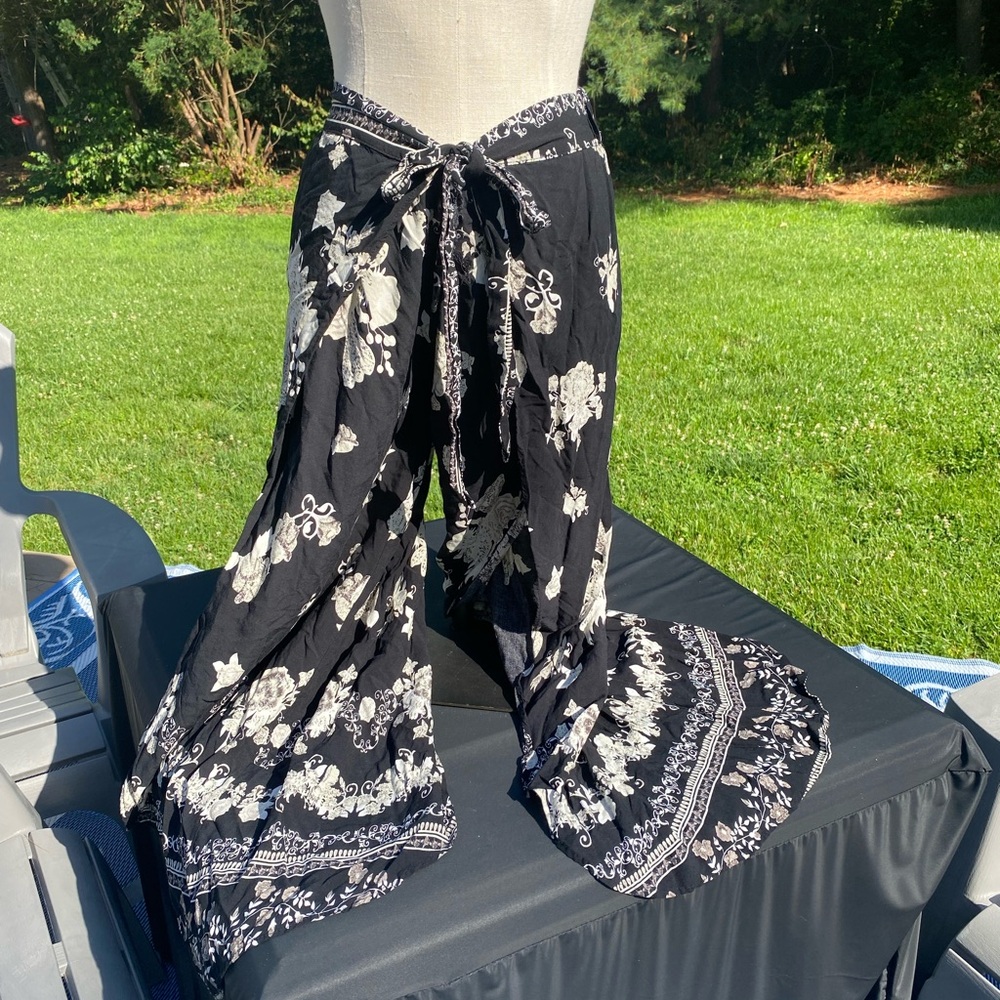 Blue Island Monochrome Floral Pants